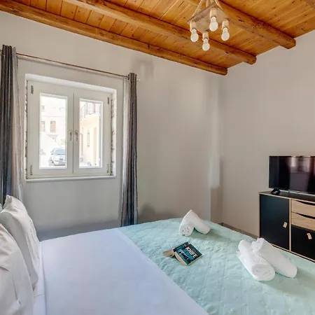 Takis Guesthouse-orneda-hermoupolis エルムポリ