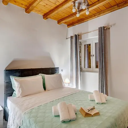 Takis Guesthouse-orneda-hermoupolis エルムポリ